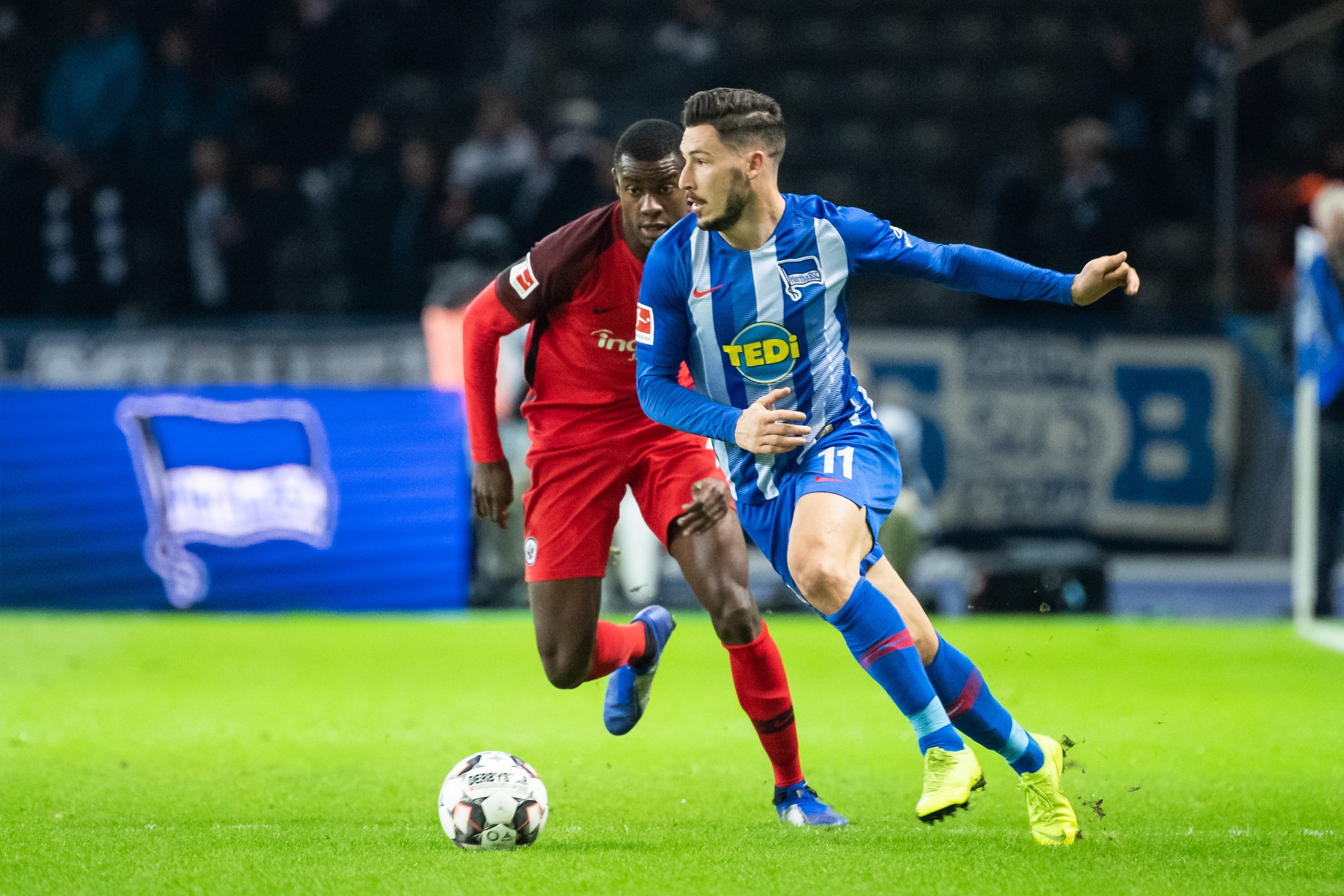 热闻｜B费一传两射造两大神迹！曼联客场4-1大胜狼队升至英超第六