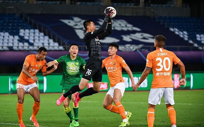 篮球火箭球员连续两场关键投篮命中