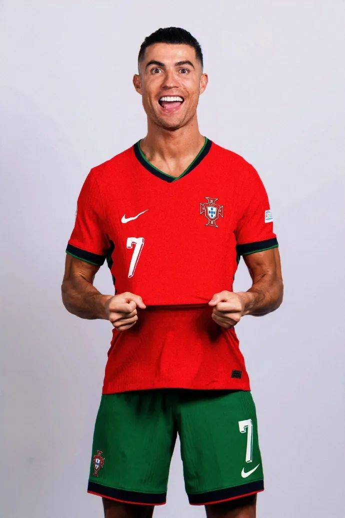 14场0球！全队最低分！皇马1.5亿巨星已59天没进球 向对手竖3手指