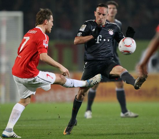 骑士对阵马刺内线狂轰80分，创下队史近29年纪录