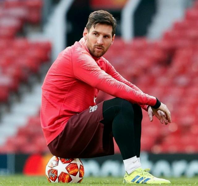 曼城斯特林梅开二度击败热刺