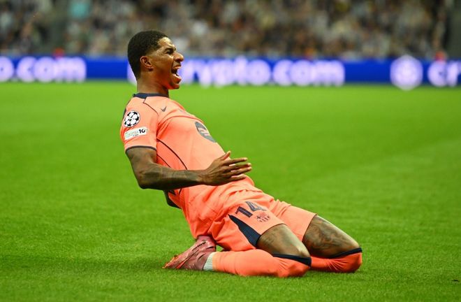 篮球CBA球队对阵激烈，比分胶着